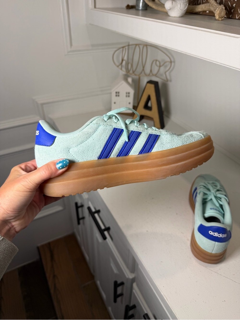 Adidas Women's 7.5 Mint Green Suede Sneakers Blue Stripe Gum Sole Casual Shoes - Picture 6 of 8